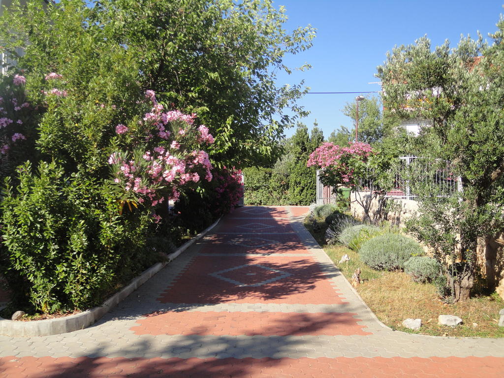 Apartments Tudic Brodarica  Exterior photo